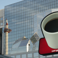 Spiegelung am Bahnhof von Kyoto/Japan