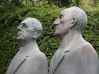 Charles de Gaulles und Konrad Adenauer in Rh&ouml;ndorf