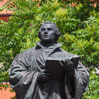 Dr. MARTIN LUTHER
