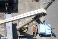 LKW mit Hebeb&uuml;hne - von ganz oben gesehen