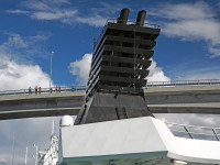 Passt der Kahn da durch?      