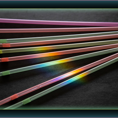 Reflektionen auf Strohhalmen