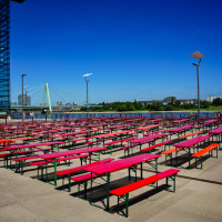 Weinfestvorbereitungsbänke