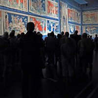 eine staunende Menge      