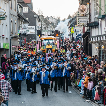 Mach Platz, Corona, es geht los!