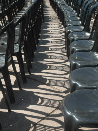 Monika Graszynski-Stühle und Schatten