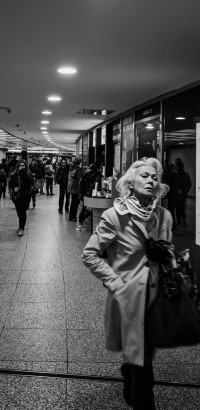 Ohne Maske zum Maskenball