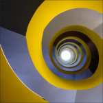 Aufstieg im Mediapark (gelbes Treppenhaus)