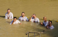 Wasser des Lebens (?) - Taufe im Jordan